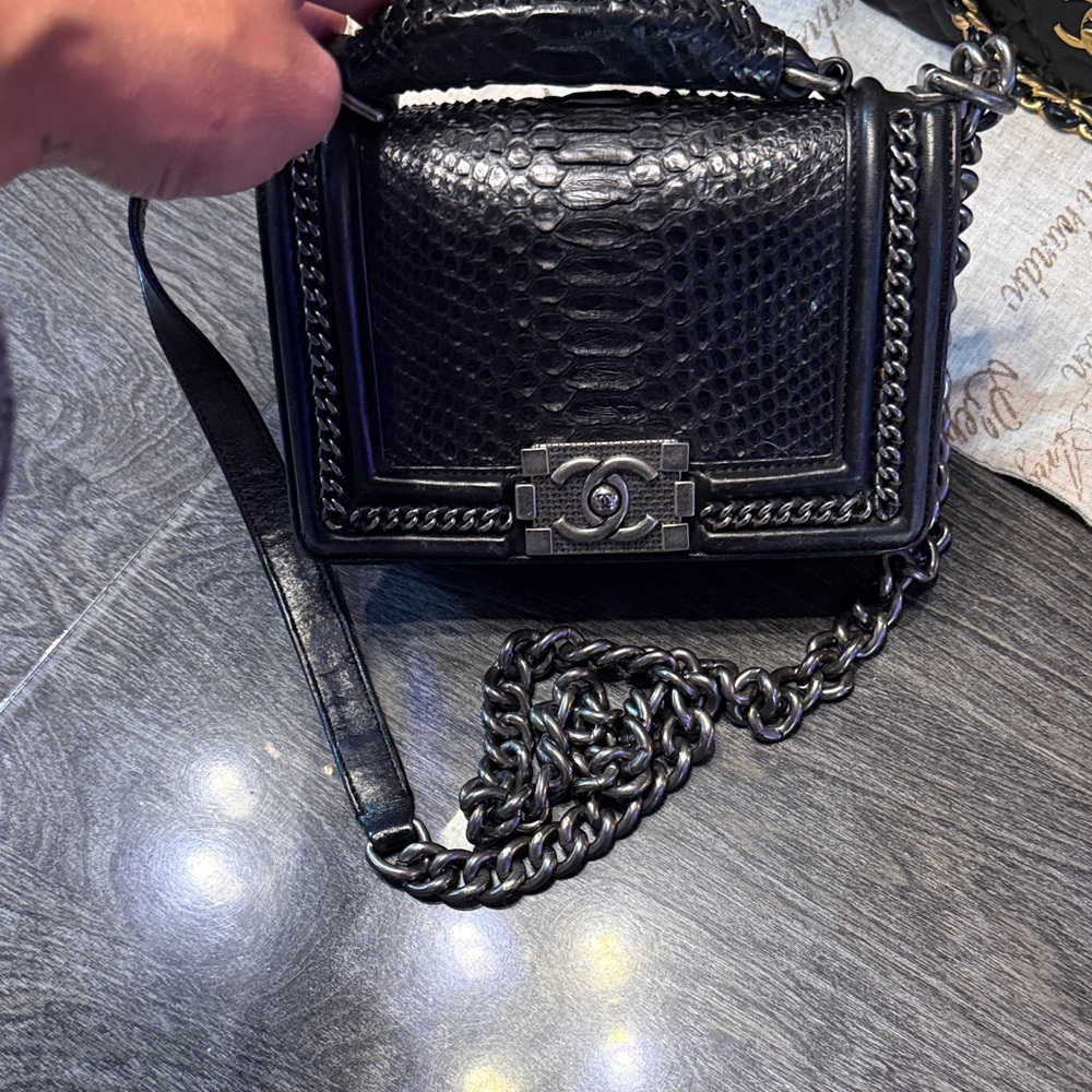 Chic Black Crossbody Bag with Chain Strap